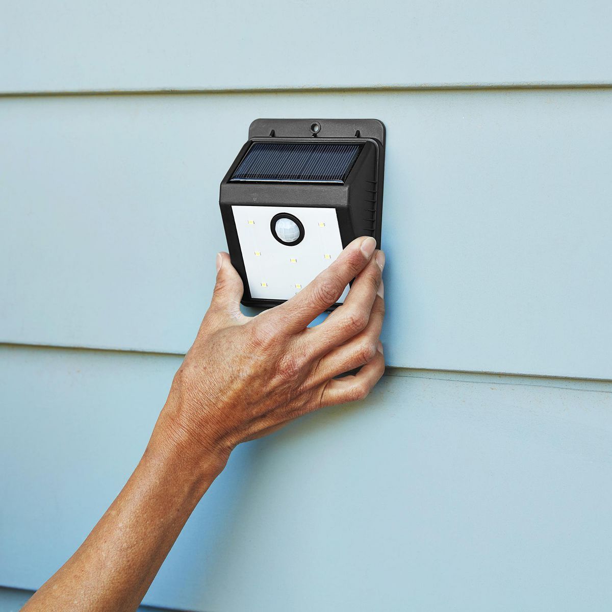115 Lumen Wall-Mount Solar Security Light, Black Z3046