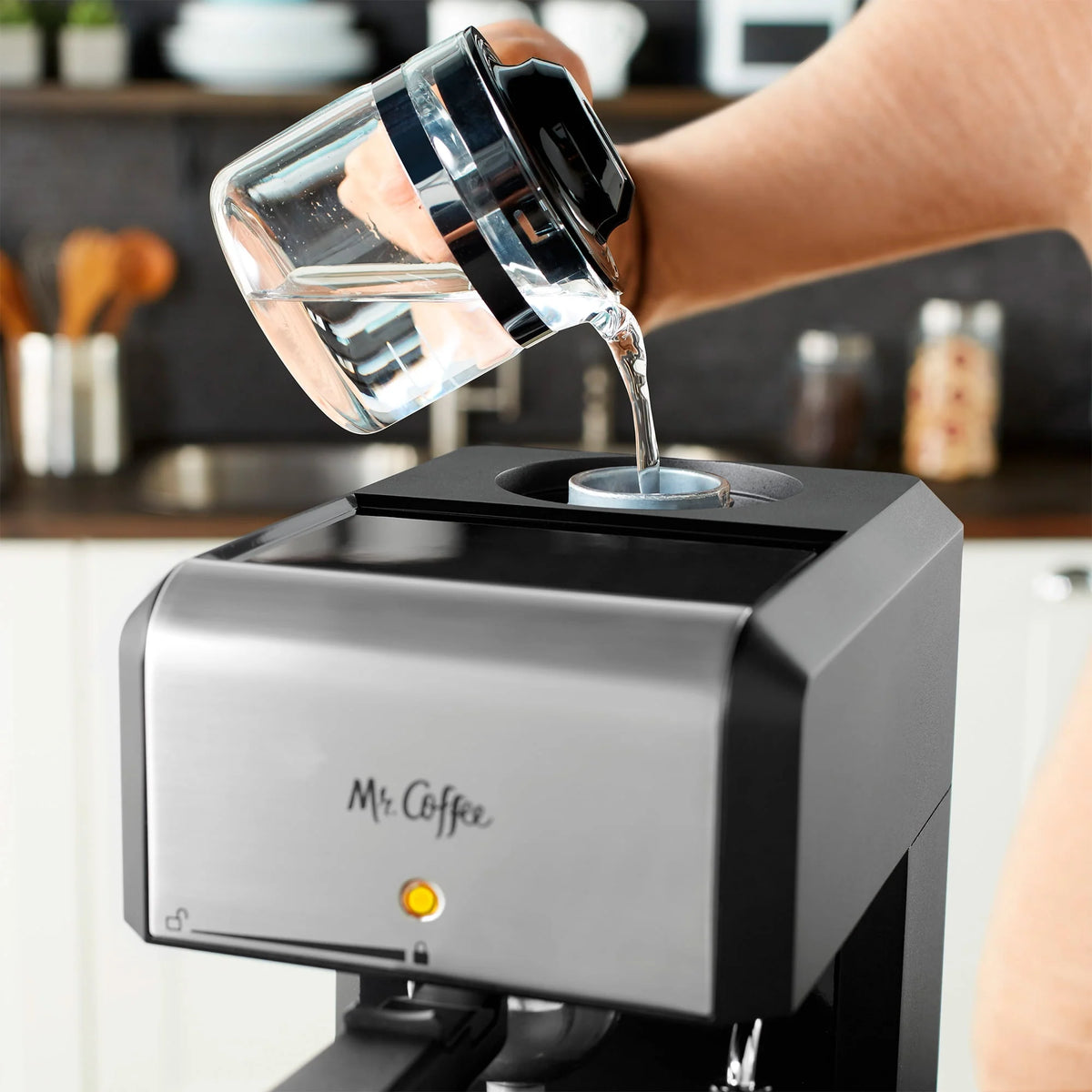 Automatic Espresso and Cappuccino Machine, 20 oz, Silver E648