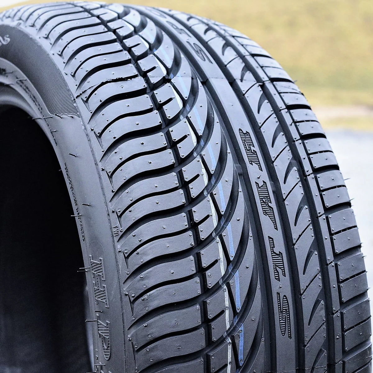 225/55ZR17 101W XL All Season Performance Tire K690078