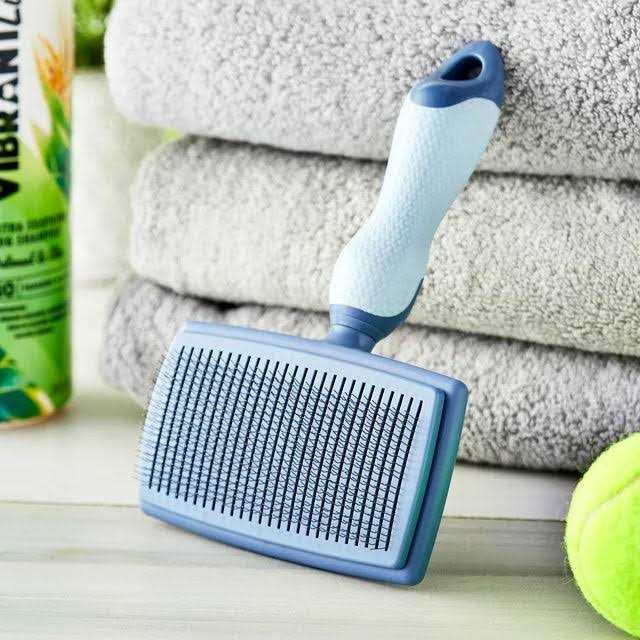 Self Cleaning Dog Slicker Brush with Non-Slip Handle F8180